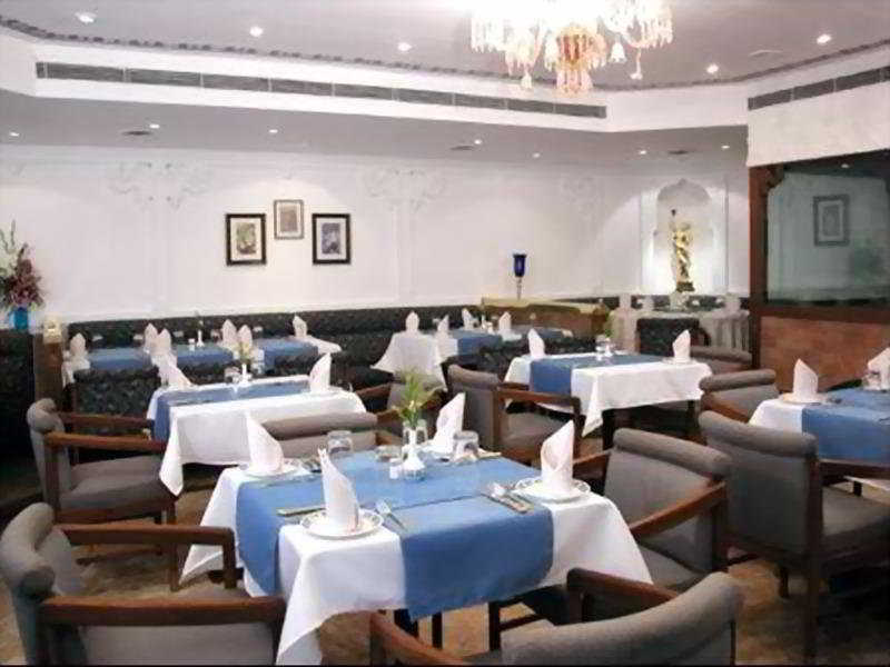 Hotel Heritage Formerly Known As Comfort Inn Heritage Мумбай Ресторант снимка