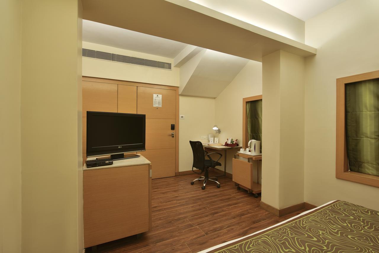 Hotel Heritage Formerly Known As Comfort Inn Heritage Мумбай Екстериор снимка